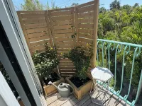 Private Tree Top studio - 1 mile to 5th Ave, all the action & Naples Beach! - Condos