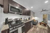 Central & Walkable to Everything + Discounts! - Holiday Apartments