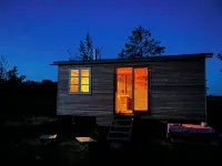 Beautiful Circus Wagon in a Secluded Location Hotels in Rosche
