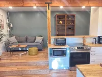 Private Apartment with Spa Bathroom - heated floors, jetted tub, wifi, kitchen - Jacuzzi
