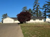 Lakefront Ranch with Hot Tub and WiFi in Crescent City - 4-Star