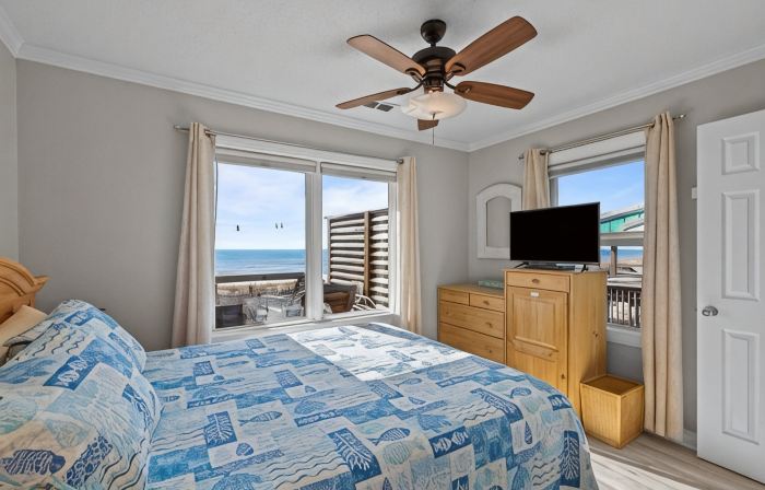 Just For The Halibut Ocean Front StayPet-Friendly