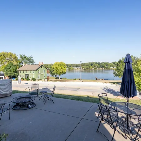The LeClaire River Chateau