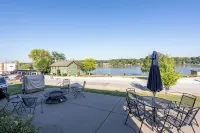 The LeClaire River Chateau - Wifi