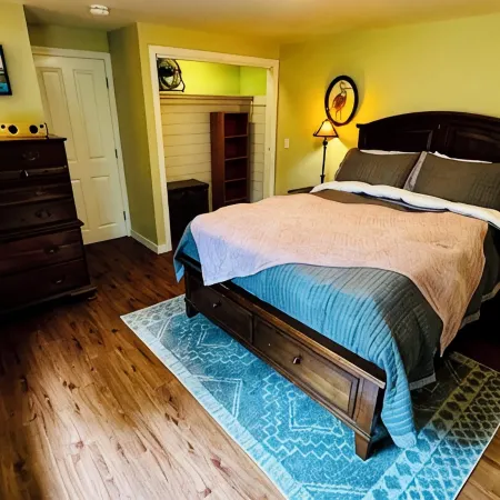 Private Garden-Level Retreat Near Corn Hill Beach - Quiet - Dog Friendly