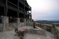8 Bedrooms, Sleeps 18, 12 bath, Movie theater, Spa, Hot tub, ELEVATOR
