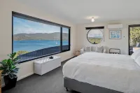 Quarry Hill Lookout ..... scenic views, luxurious amenities, relaxing atmosphere