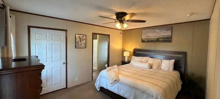 Private Cabin, 3 Bed Rooms, 2 Bath, nestled in the woods on a spring fed pond!!! Hotels in Barbour County