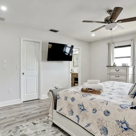 Heated Pool + Ping-Pong + Foosball + 12 min to Beach Hotels in Whitfield