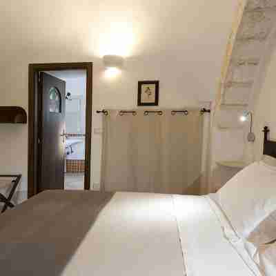 Itria Valley Trulli - Pomegranate Trulli with heated pool and Jacuzzi Rooms