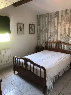 3-bedroom house with veranda, air-conditioning and attractive features.