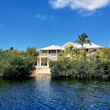 %Off Luxury Home, Waterfront, 5 Mins from Ocean, 80FT Dock, Hot Tub