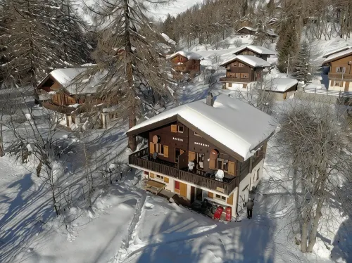 Spacious 7-person chalet with 4 bedrooms in varied ski area Bellwald Wallis + P - Wi-Fi
