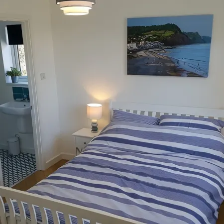 Fabulous Sidmouth apartment with sea peeps