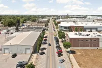Indy Speedway Retreat: King Beds & Near Downtown - Wifi