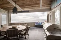 Whale Bay Surf House + Spa - Absolute Waterfront - Wi-Fi