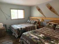 Newly renovated, hot tub and 1 mile from town, across from Holimont! - Hytter