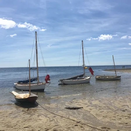 Beautiful family home - sleeps 10 - 3 min from the beach
