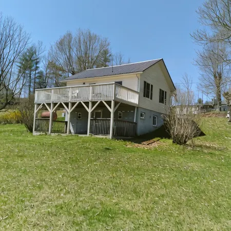 Nicely located, Cozy, PET Friendly cottage in beautiful Lake Toxaway, NC Отели в г. Хогбек
