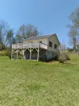Nicely located, Cozy, PET Friendly cottage in beautiful Lake Toxaway, NC