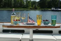 Beautiful Yacht on Catskill Creek - 2-Star