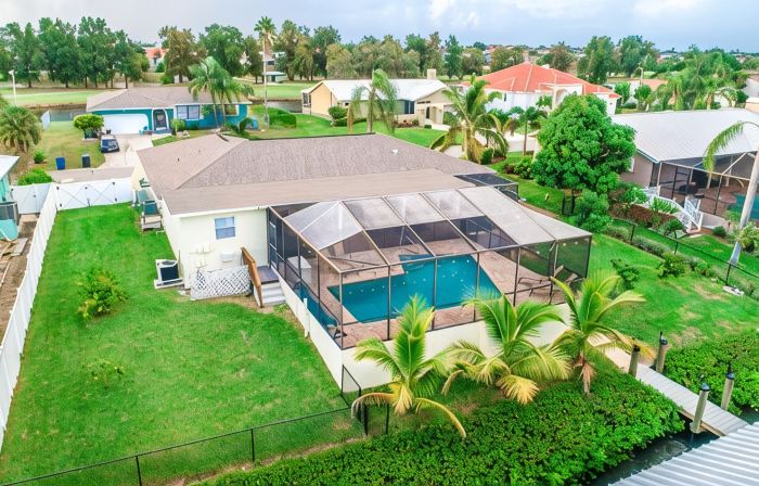 The Palm Tree  Waterfront -  Pool Home - Free Heated pool- Pool Table - kayaks