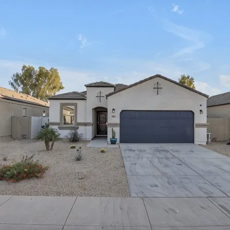 East Valley Peaceful Oasis w/PRIVATE Pool that is HEATED at no extra cost