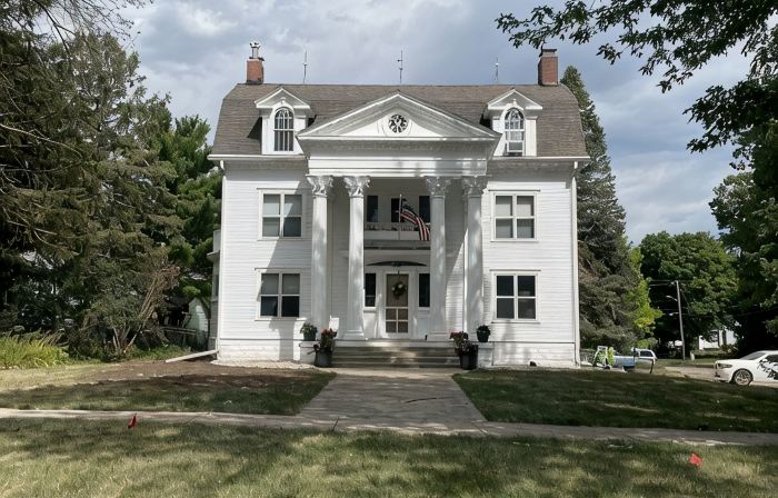 Historic Home Near Lake, Parks and Bvu! Perfect for Summer Vacay and Reunions!