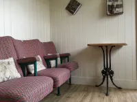 SHEPHERD'S HUT (DELUXE Beautiful 1 bedroom, with patio, ideal for couples. Hotels in Fordingbridge