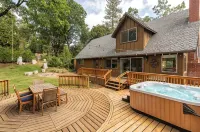 Sequoia Retreat: Spacious Cabin / Hot Tub / Sun Deck