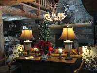 Kresge Luxurious Grand Cabin at Stratton and Bromley Mountains. Hotels in Winhall