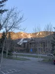 New Renovation 4 Bed - Walk to Gondola - Mountain Views - Ski Locker Included - chambre d’hôtes