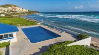 Right ON the BEACH!!!  2 bedroom condo!  The Seaside Princesse - Homestays