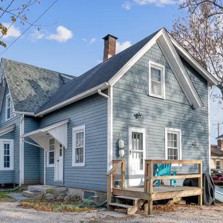 Beach Retreat - 5 Beds , 2 Kitchens @ Salt Island- Westbrook -Walk to Water