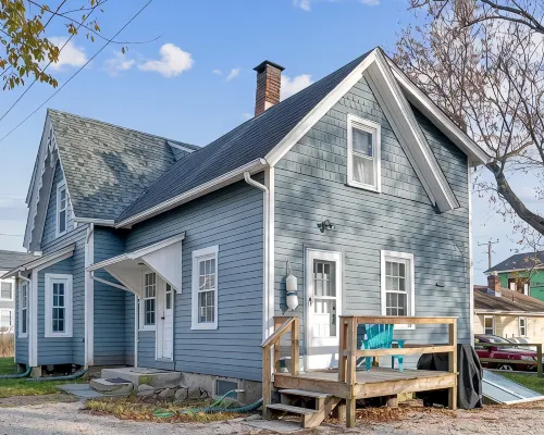 Beach Retreat - 5 Beds , 2 Kitchens @ Salt Island- Westbrook -Walk to Water Hotels in Westbrook