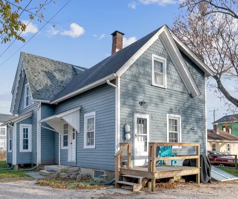 Adorable Cottage, 5 min walk to water & town