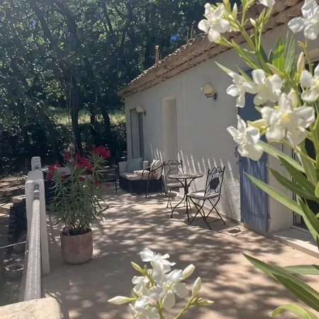 Lauris Villa Paradis sur un Grand Park de 1, 5 Hectars en Retrait de la Route