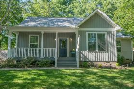 Be our guest-3-bedroom house in a great location!