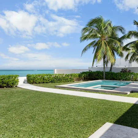 Villa Oasis- Oceanfront Beach House with Pool- Close to BahaMar!