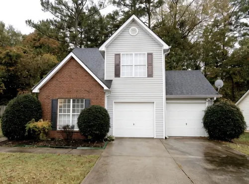 Comfortable 4 bedroom 10 min from Airport & Downtown