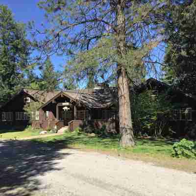 Historic Point Comfort Lodge on Upper Klamath Lake at Rocky Point Hotel Exterior
