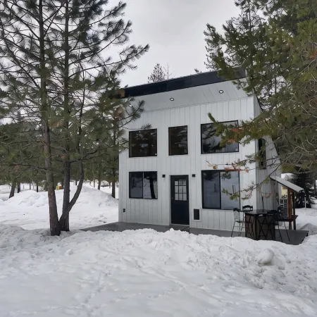 Cozy cottage next to St Regis River and Hiawatha trail system