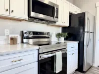 Quiet 2Br Condo Near Downtown - Kitchen