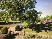 Delightful New Forest Cottage in Idyllic Village Hotels in Lyndhurst