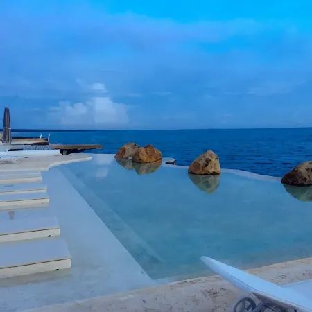 Cozy Apartment with 24/7 pool - 5-10 min walk to Beach, Clubs, activities!