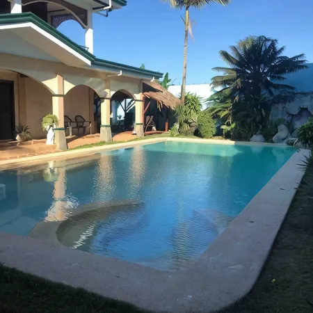 House with private pool and extensive garden