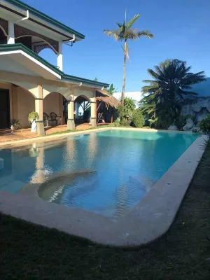 House with private pool and extensive garden - บังกะโล