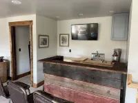 Spacious, 3 bedroom private cabin on 6 acres. Near Mickelson trail & Deadwood - Chalets