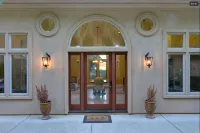 Stay surrounded by Fitch Mountain Park and Open Space Preserve. - Villas
