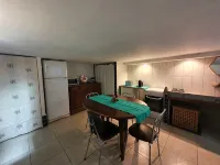 50 m2 basement apartment (ceiling height 1.80 m) Hôtels à : Figari